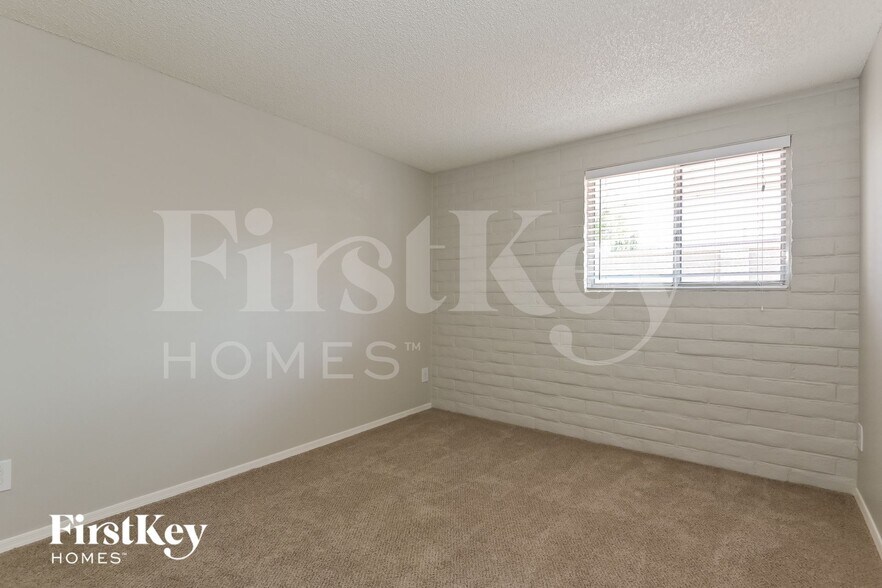 Building Photo - 680 N Mann Ave