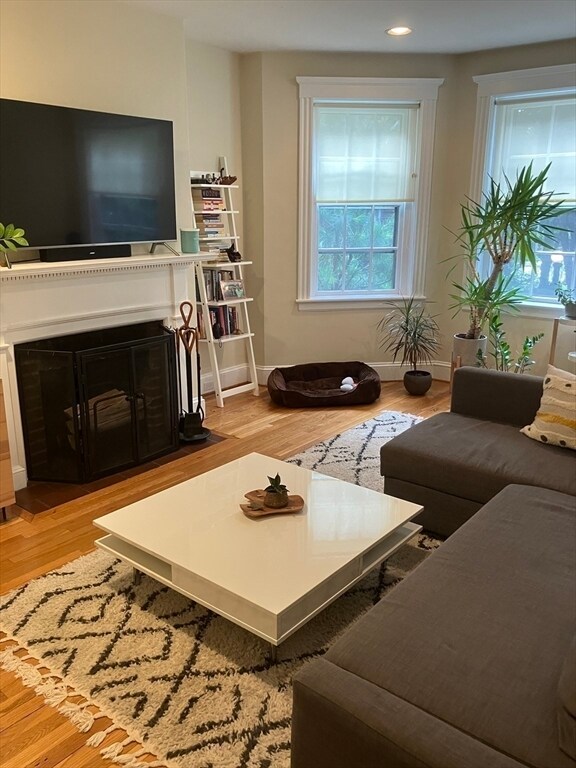 Building Photo - 41 Linnaean St