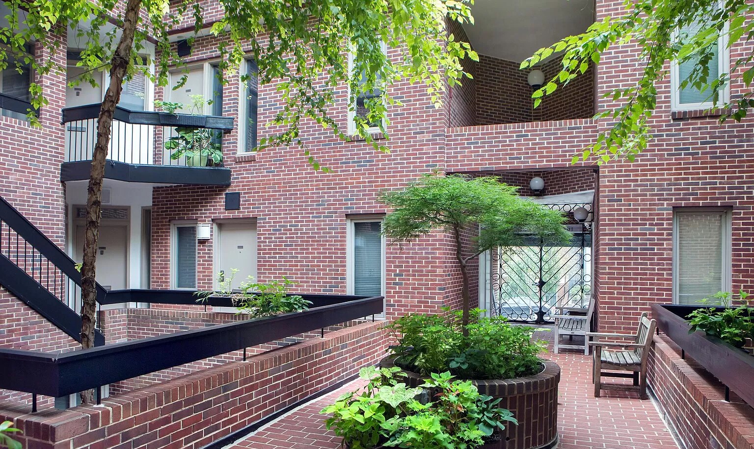 Courtyard 3 - 1625 Q St NW