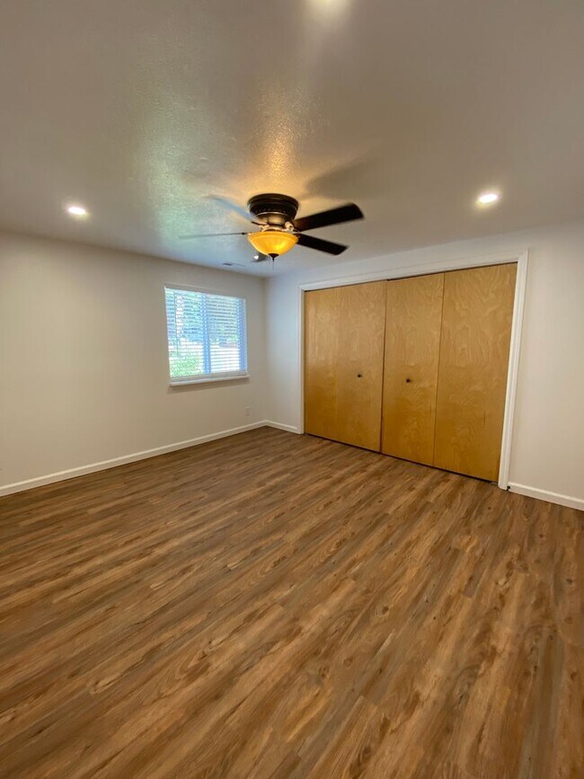 Building Photo - 1 Bedroom Home next to the Whitewater Park...