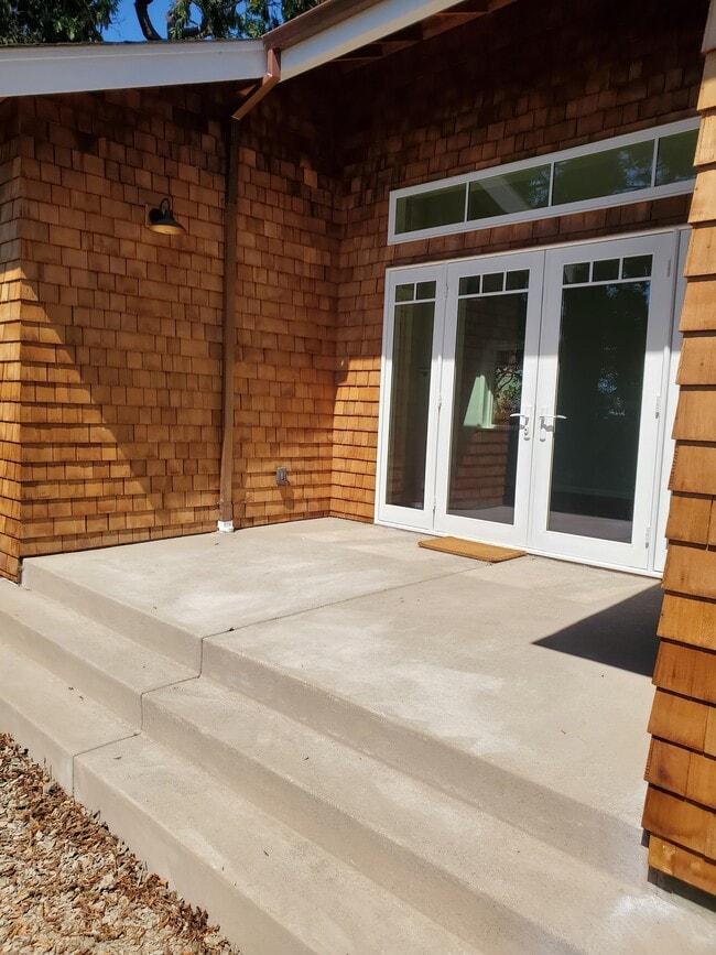 Building Photo - 54 Stratford Rd