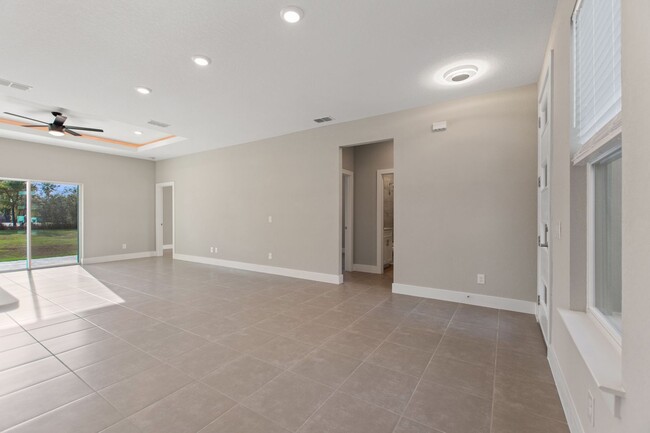 Building Photo - 361 Begonia Ct