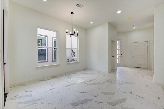 Building Photo - 2917 El Fenice Ln