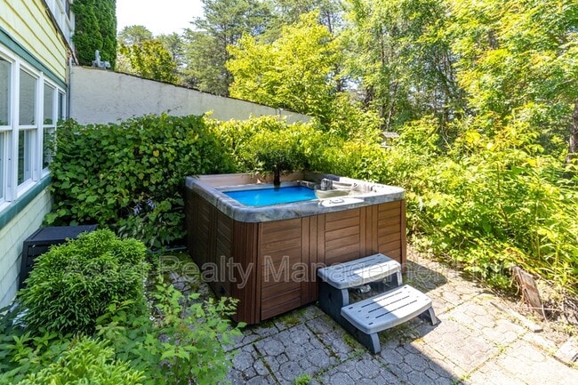 Building Photo - 2084 Allenridge Dr