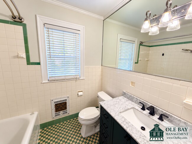Building Photo - Charming Midtown Cottage