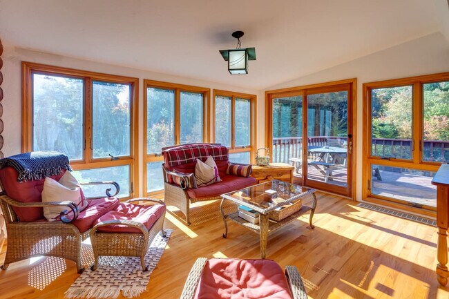 Building Photo - 525 Townsand Hollow Rd