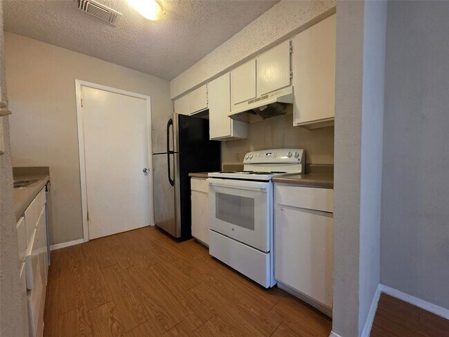 Building Photo - 11900 Alpheus Ave