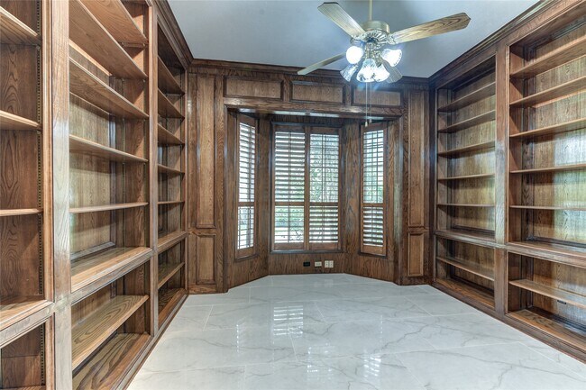 Building Photo - 90 Heathrow Ln