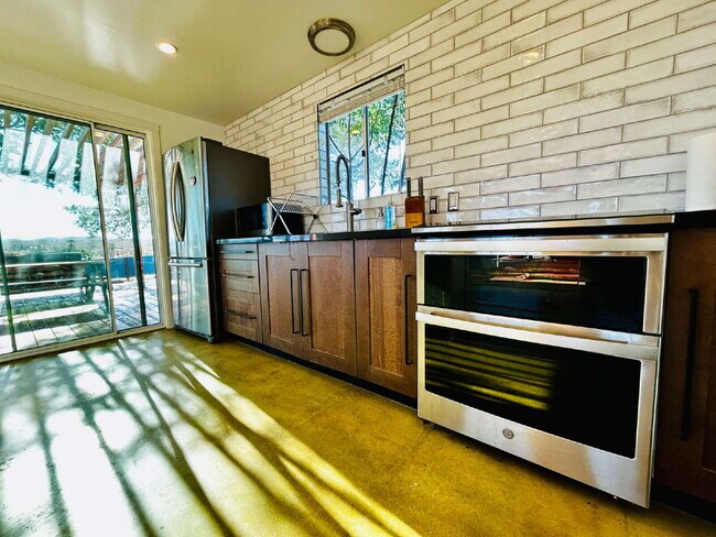 Building Photo - Gorgeous Home Surrounded by Panoramic Views