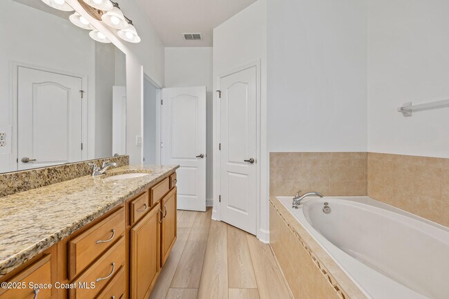 Building Photo - 739 Monterey Dr