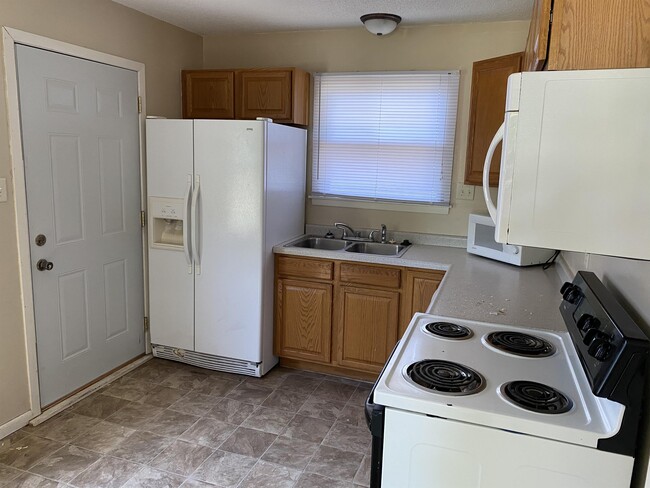 Building Photo - 1010 18th St SW