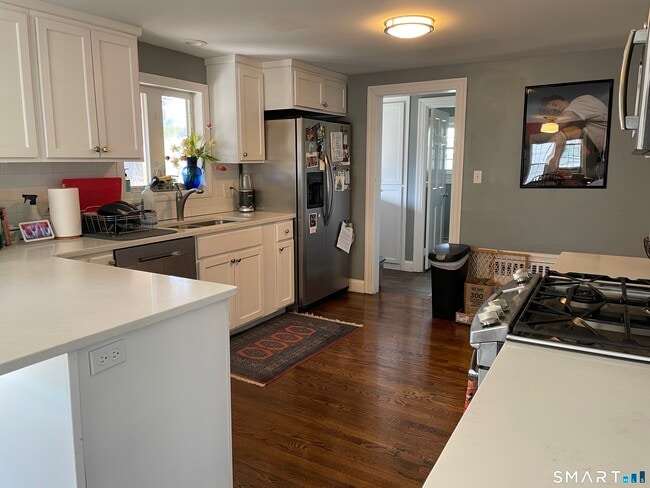 Building Photo - 99 Penn Dr