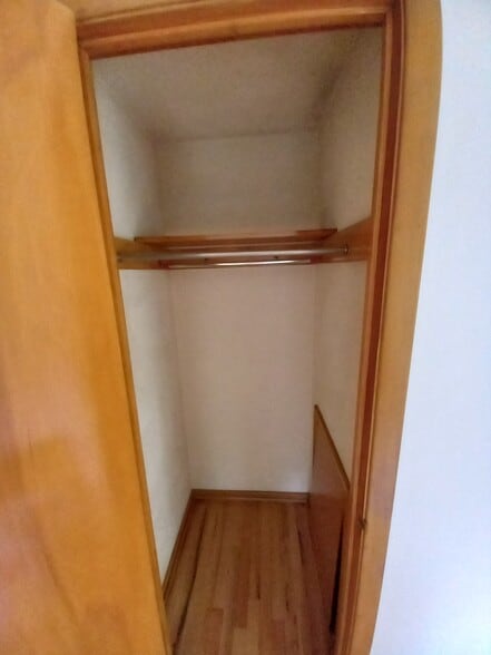 corner room closet - 211 N Homewood Ave