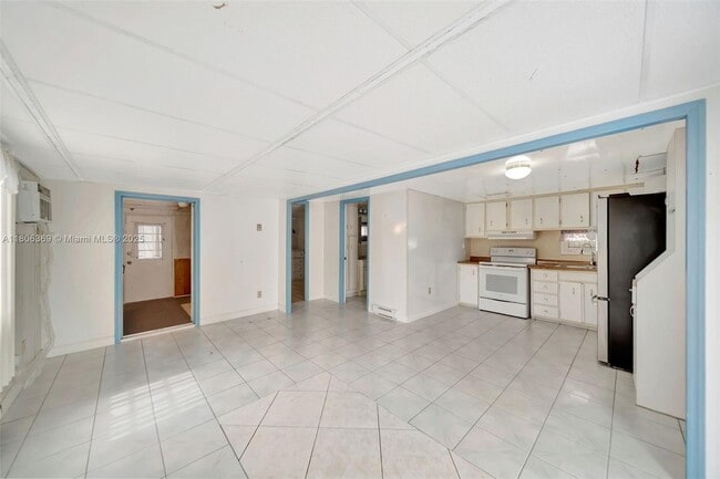 Building Photo - 346 Maple St