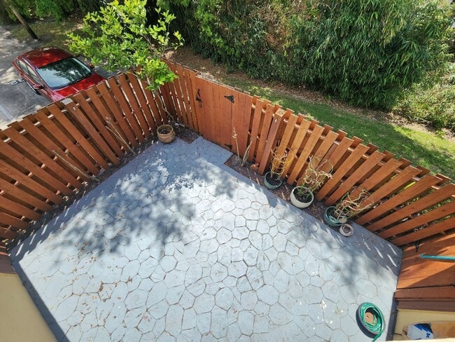 Building Photo - Charming Townhome in Cedar Dunes