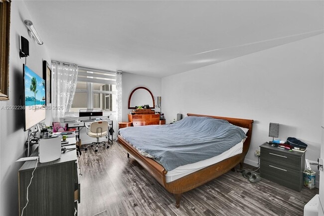 Building Photo - 2030 S Ocean Dr
