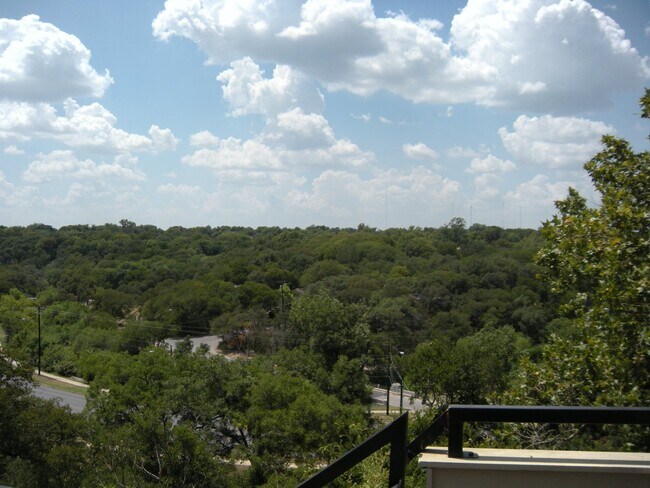 Building Photo - K280 - Treehouse #117