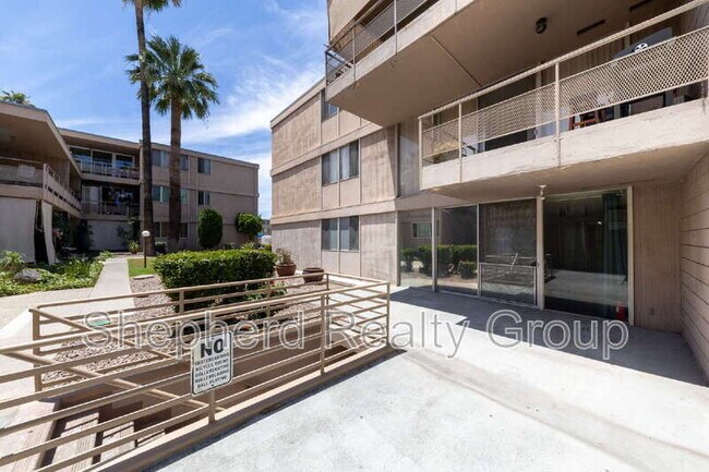 Building Photo - 6979 Palm Ct