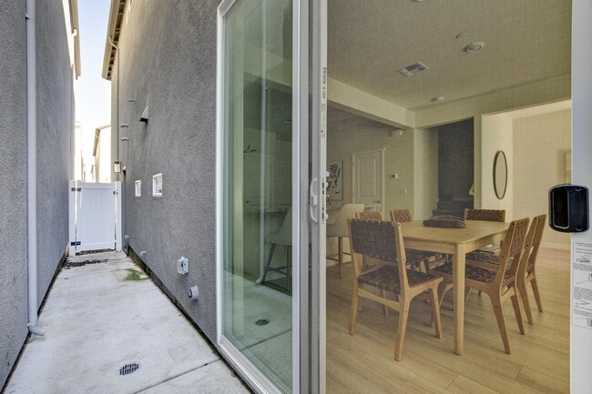 Building Photo - 3525 Sparrow Ct