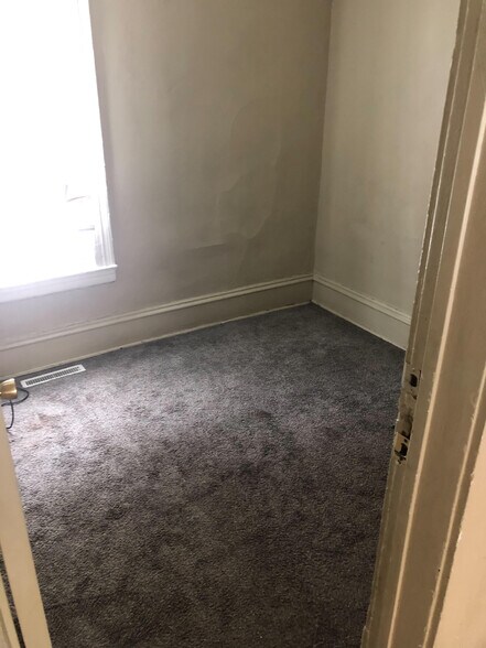 Building Photo - 4139 N Bryant Ave