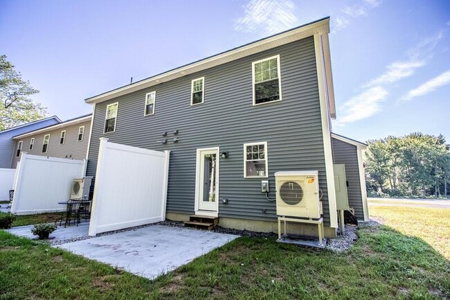 Building Photo - 3 Heritage Ln