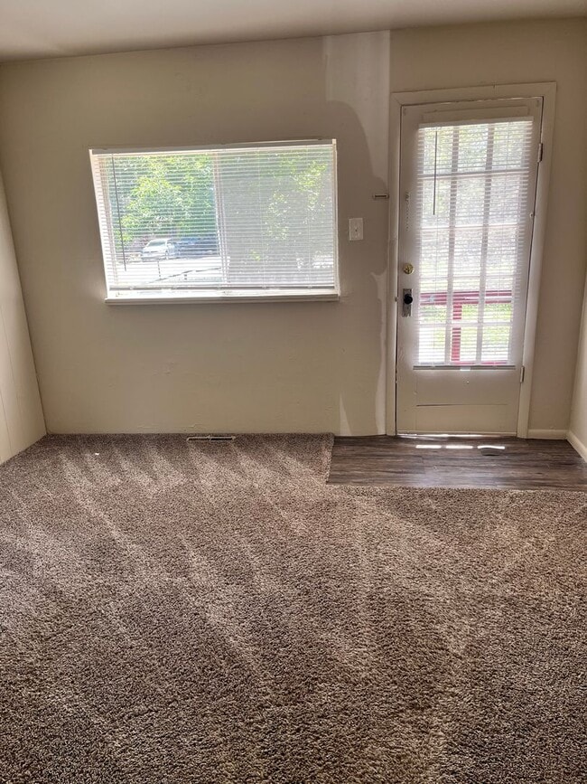 Building Photo - Charming 2-Bedroom Home Near the Heart of ...
