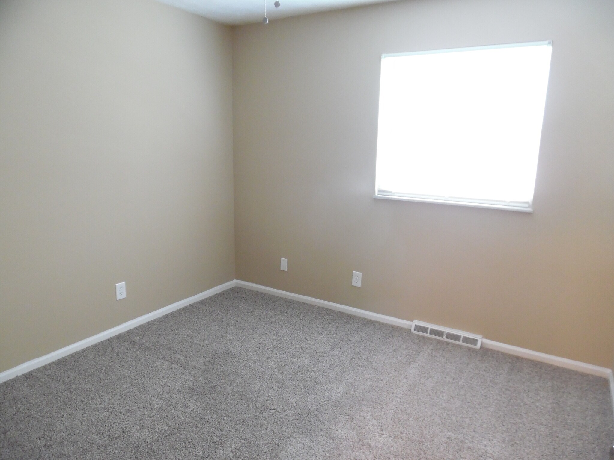 Building Photo - 8760 Ashbrook Dr