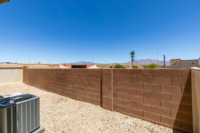 Building Photo - Bright & Spacious Home with Open Layout and Prime Location