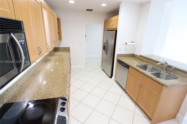 Building Photo - 151 Crandon Blvd