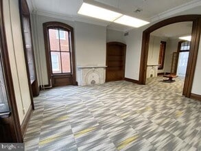 Building Photo - 218 E Market St