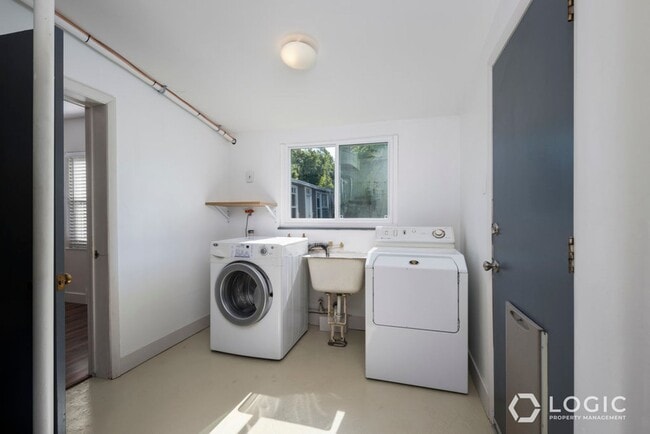 Building Photo - Charming Home in Perfect Location!