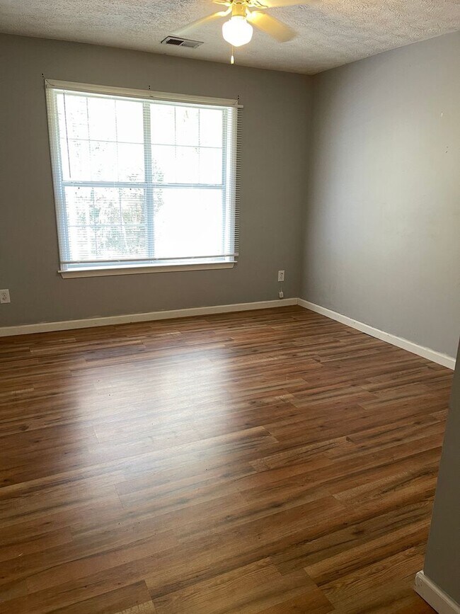 Building Photo - Ranch on full basement