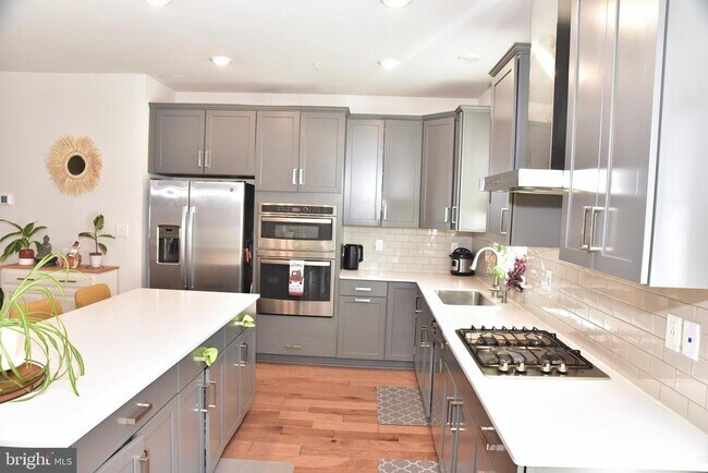 Building Photo - 214 Red Leaf Ln