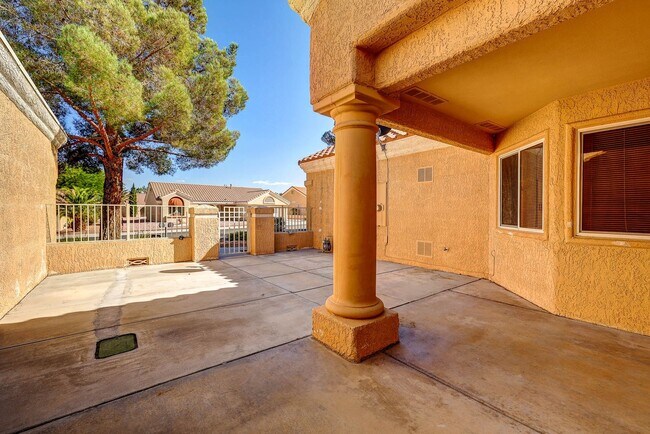 Building Photo - 55+ Age Qualified Community! Sun City Summerlin!!