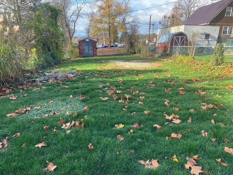 Building Photo - 114 N Brown St