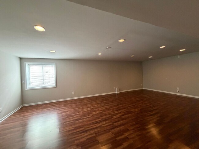 Building Photo - COMING SOON 8/8 | Spacious 3-Bedroom Townhome in Desirable Windsor Ridge