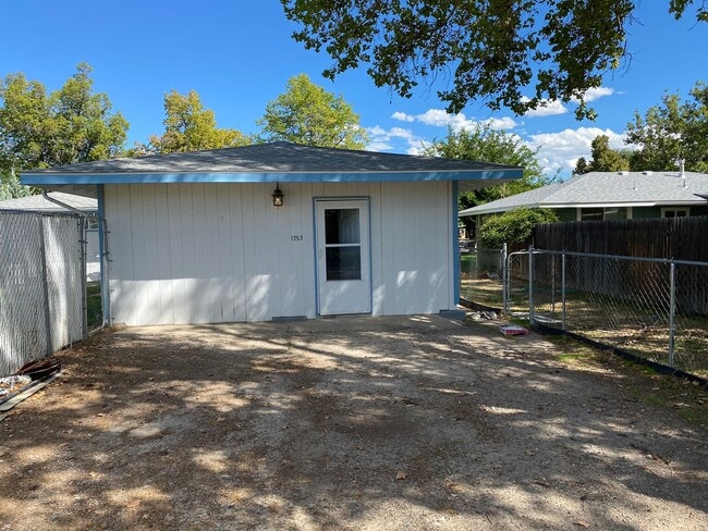 Building Photo - Need housing for Spring Semester? Short-Term 4–6 Month Rental!