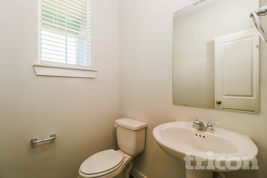 Building Photo - 1557 Mexican Heather Dr