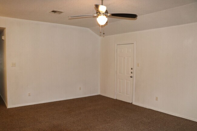 Building Photo - 2800 Edgefield St