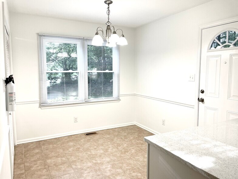 Building Photo - 102 Chevis Dr