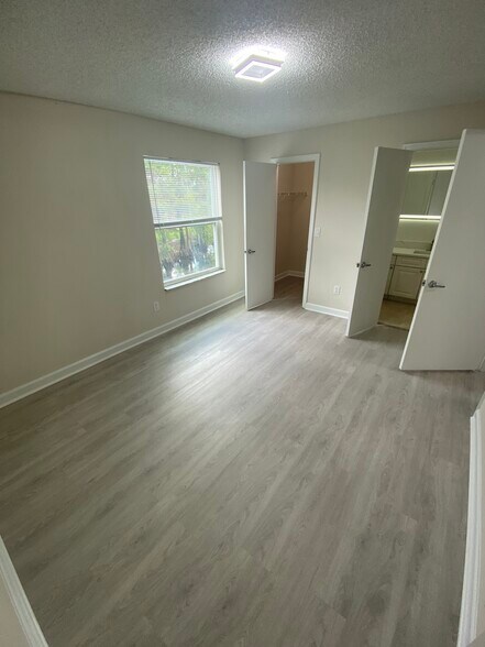 Building Photo - 4512 Commander Dr