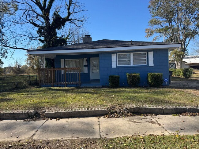 Primary Photo - 3 Bedroom House - Large Storage Building and Yard - Internet and Lawn Care included!