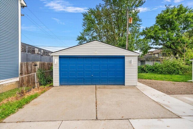 Building Photo - 39 W Elza Ave