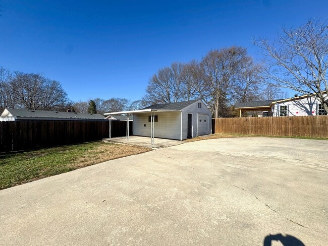 Building Photo - 13 Owens Rd