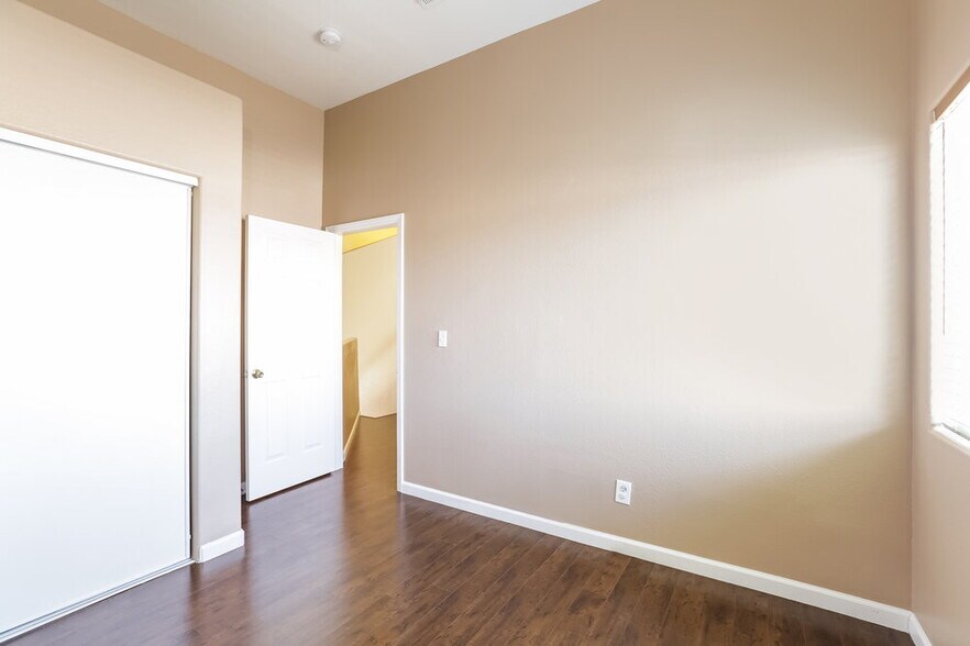 Building Photo - 4630 Spruce Oak Dr