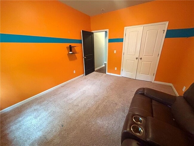 Building Photo - 8389 Regent St