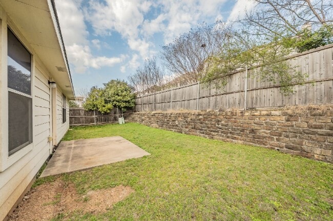 Building Photo - 9916 Channing Rd