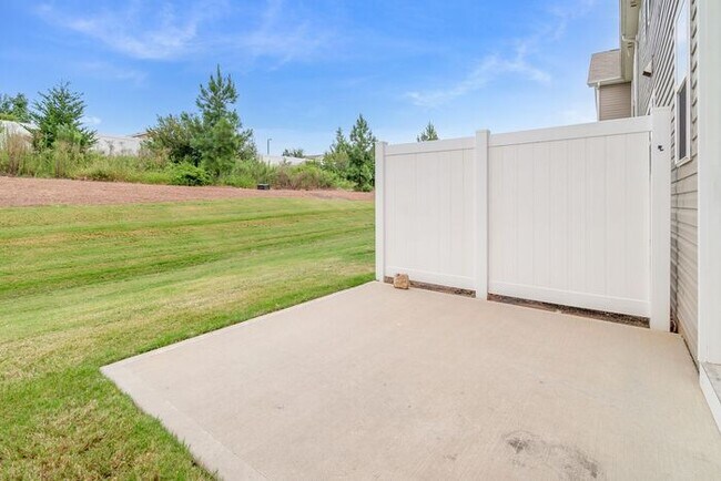 Building Photo - Modern Comfort, Effortless Living & Unbeatable Convenience in Northfield Crossing 3BR/2.5BA, 2 Ca...