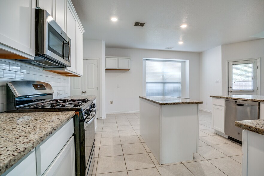 Building Photo - 4546 Frost Ave