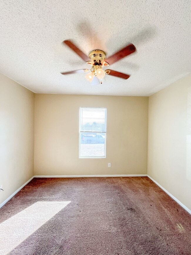 Building Photo - Available NOW!!!! Beautiful 4 bedroom, 2 bath, 2 car garage home with a privacy fenced yard and c...